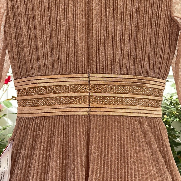 Mac Duggal - Rose Gold Shimmering Pleated  A-Line 3/4 Sleeve Gown - Size 4 - Picture 9 of 17